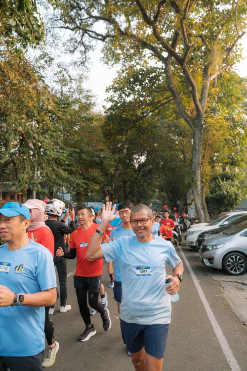 Race photo from Happy One Decade Unpad Runner