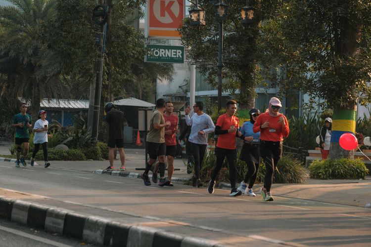 Race photo from Happy One Decade Unpad Runner