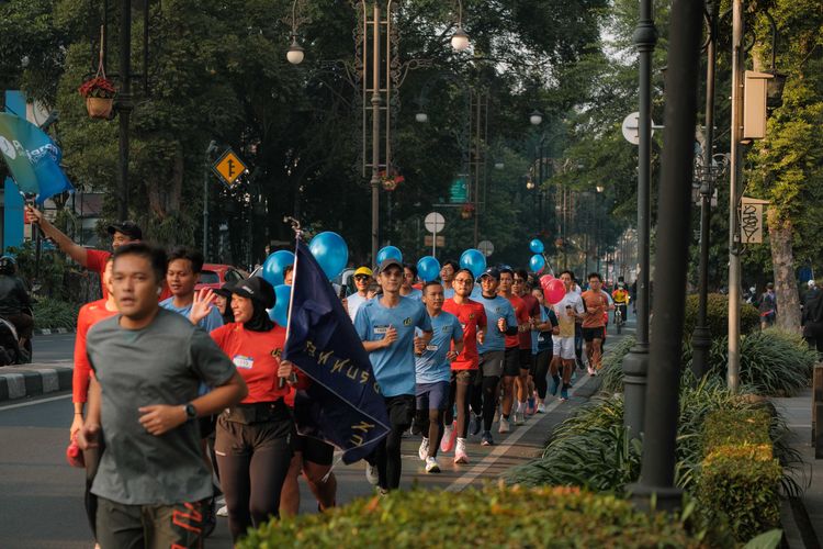 Race photo from Happy One Decade Unpad Runner