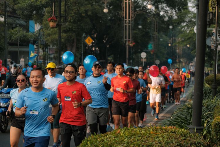 Race photo from Happy One Decade Unpad Runner