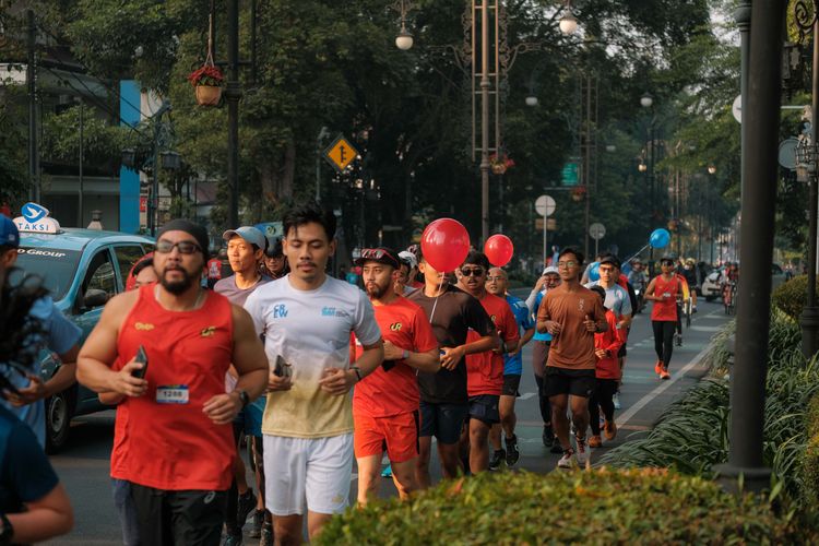 Race photo from Happy One Decade Unpad Runner
