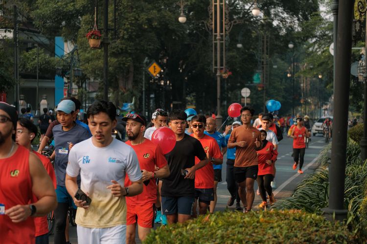 Race photo from Happy One Decade Unpad Runner