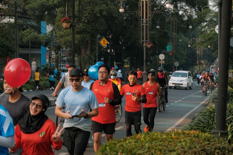 Race photo from Happy One Decade Unpad Runner