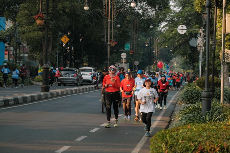 Race photo from Happy One Decade Unpad Runner