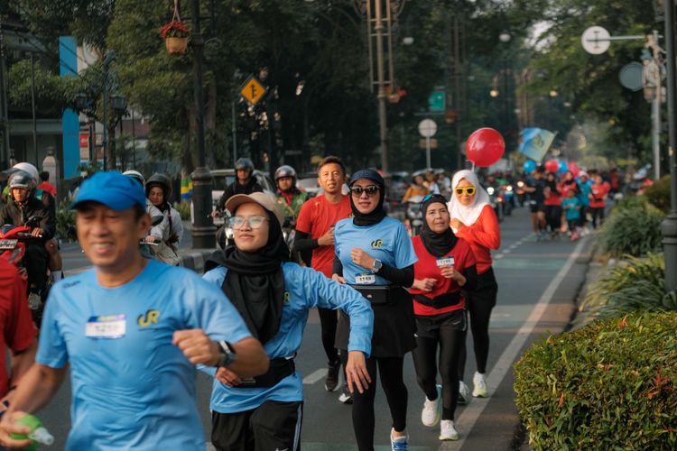 Race photo from Happy One Decade Unpad Runner