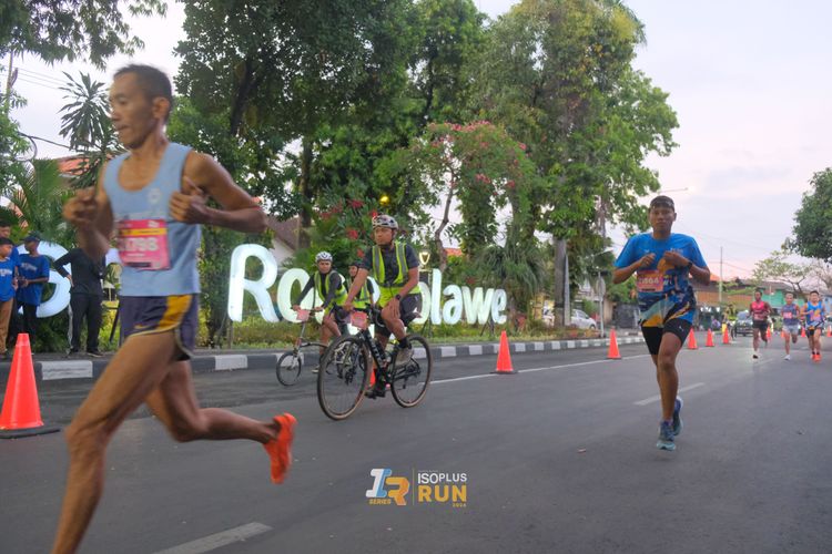 Race photo from Isoplus Run 2024 Surabaya