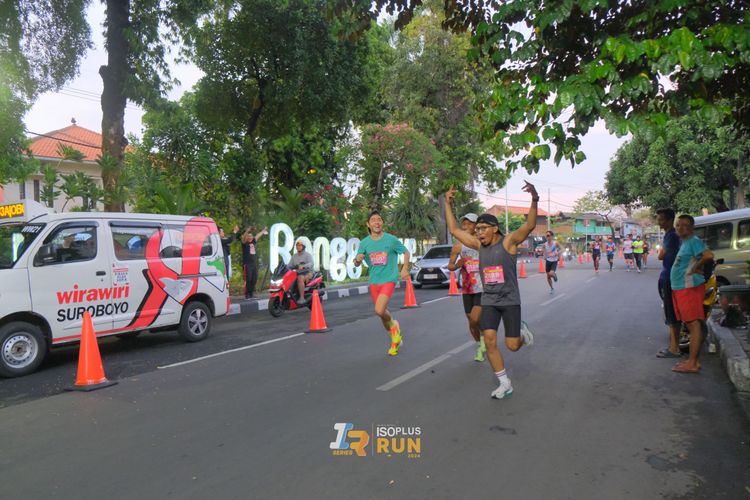 Race photo from Isoplus Run 2024 Surabaya