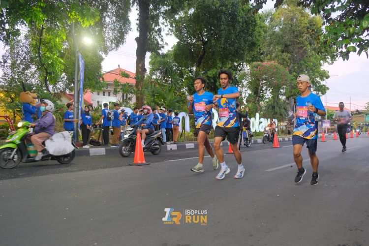 Race photo from Isoplus Run 2024 Surabaya