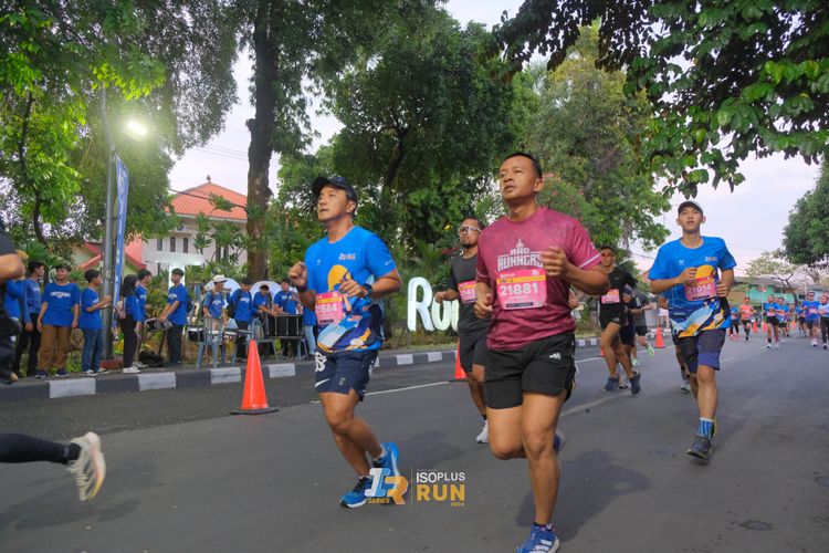 Race photo from Isoplus Run 2024 Surabaya
