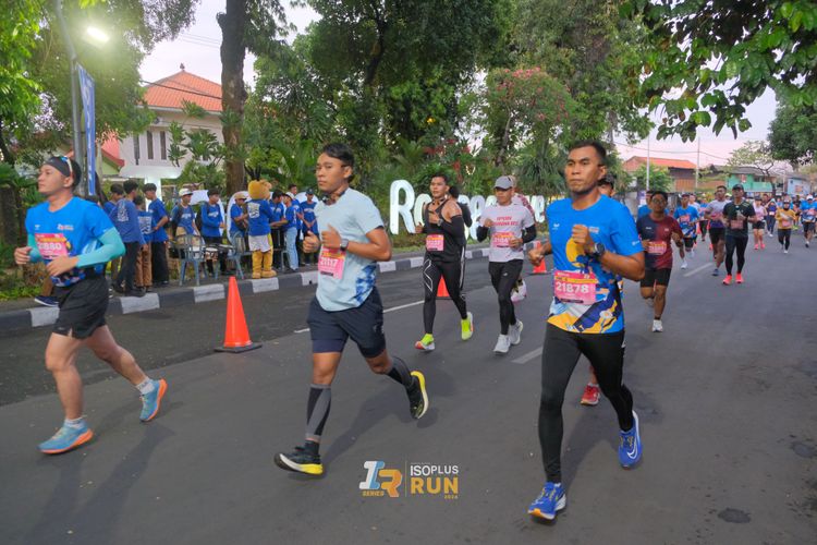Race photo from Isoplus Run 2024 Surabaya