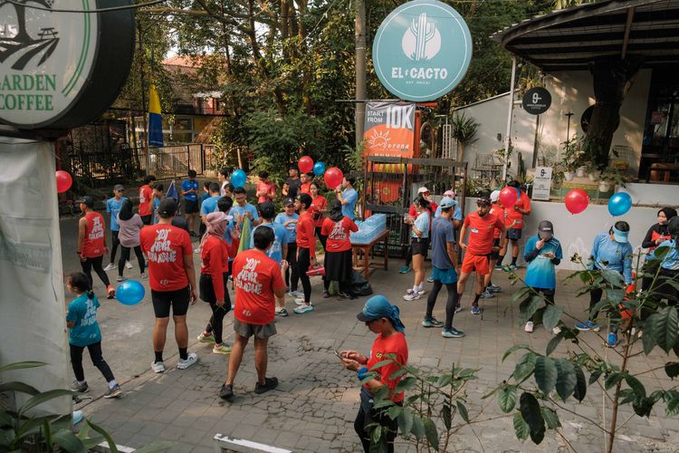 Race photo from Happy One Decade Unpad Runner