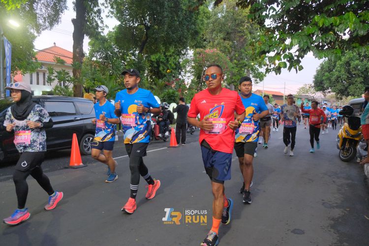Race photo from Isoplus Run 2024 Surabaya