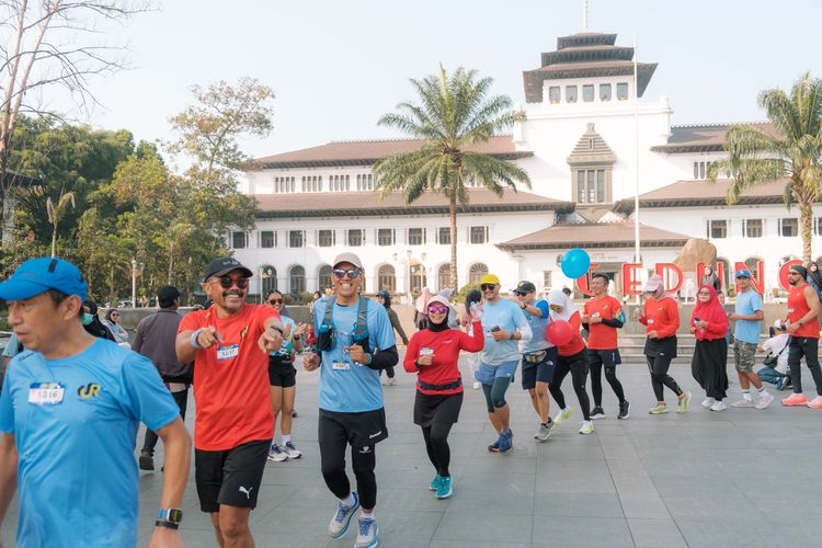 Race photo from Happy One Decade Unpad Runner