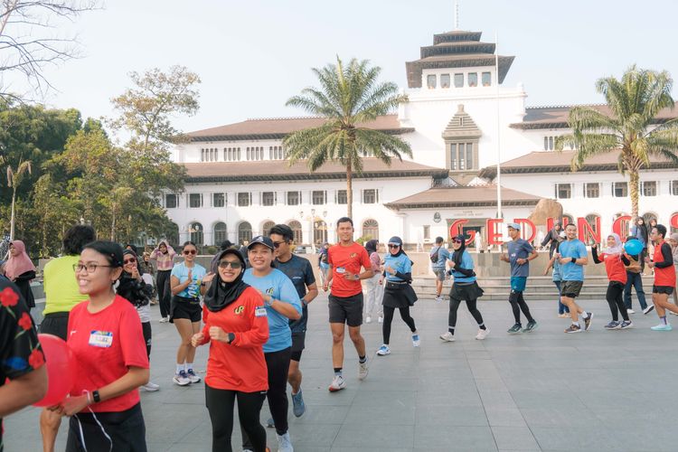 Race photo from Happy One Decade Unpad Runner