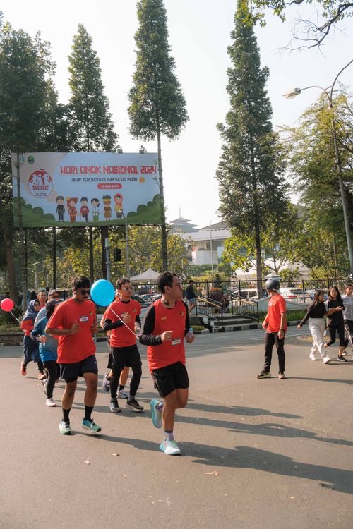 Race photo from Happy One Decade Unpad Runner
