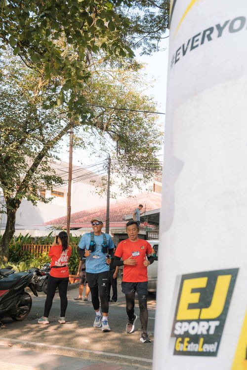 Race photo from Happy One Decade Unpad Runner