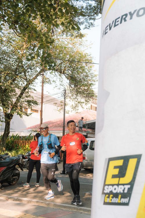 Race photo from Happy One Decade Unpad Runner