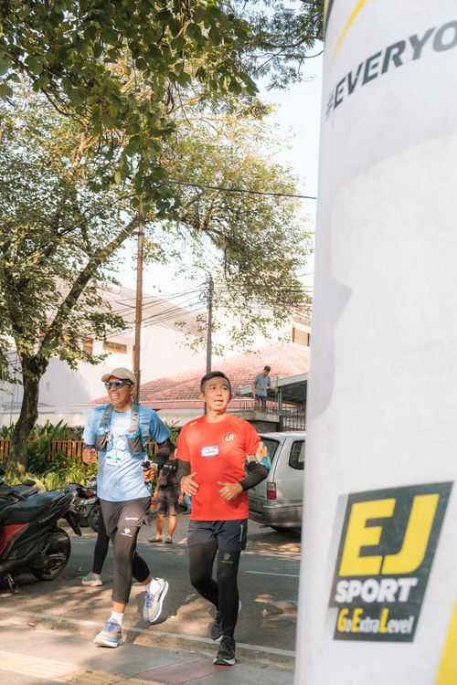 Race photo from Happy One Decade Unpad Runner