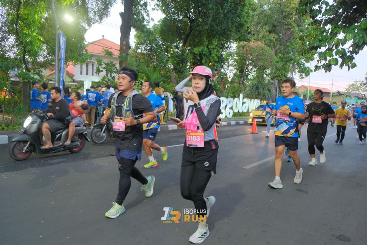 Race photo from Isoplus Run 2024 Surabaya