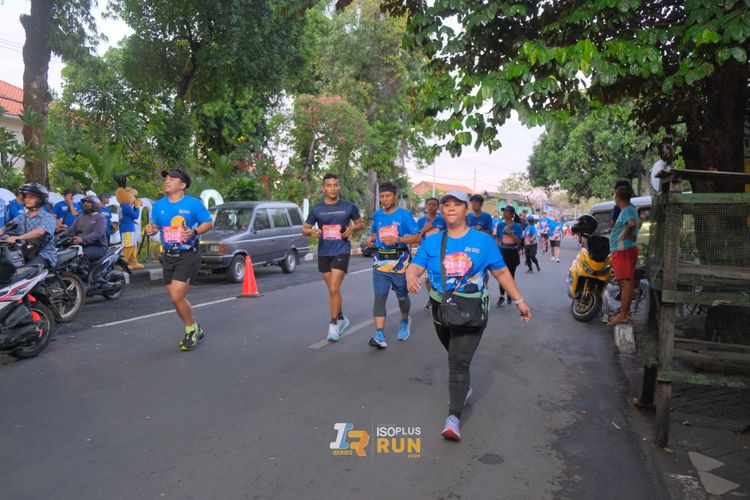 Race photo from Isoplus Run 2024 Surabaya