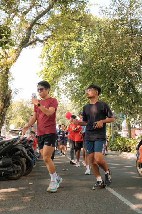 Race photo from Happy One Decade Unpad Runner