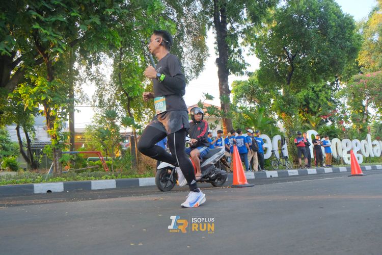 Race photo from Isoplus Run 2024 Surabaya
