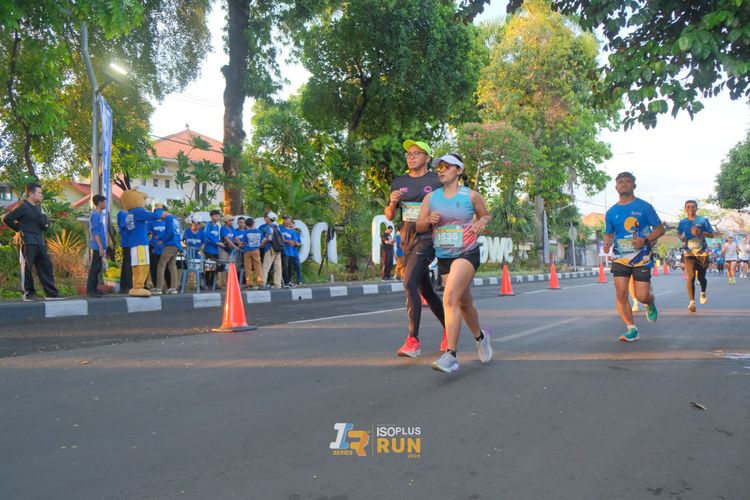 Race photo from Isoplus Run 2024 Surabaya