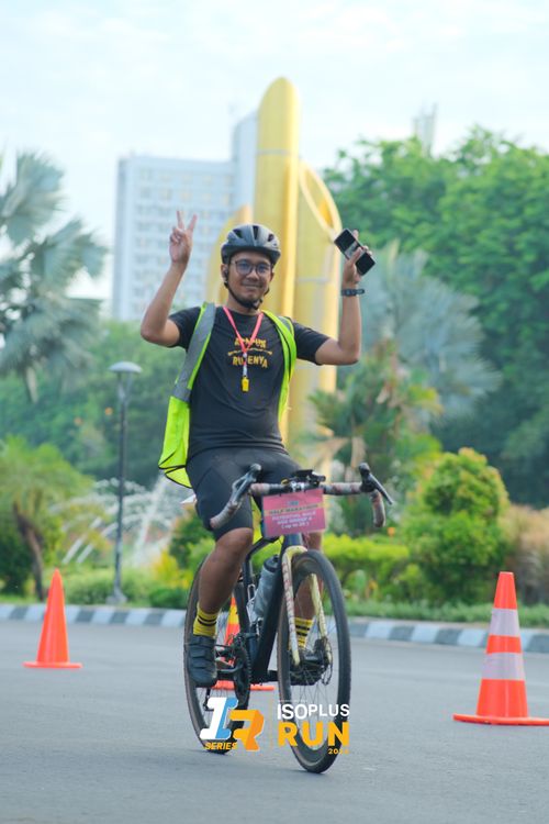 Race photo from Isoplus Run 2024 Surabaya