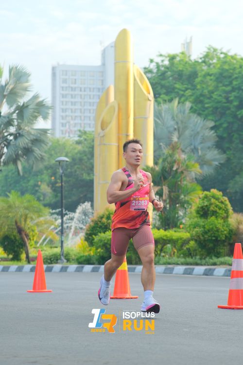 Race photo from Isoplus Run 2024 Surabaya