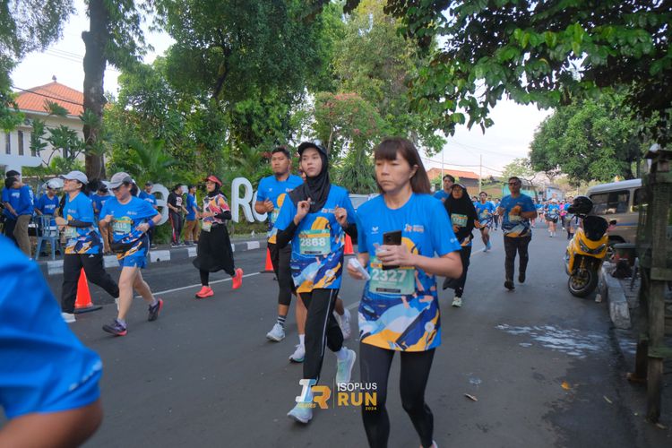 Race photo from Isoplus Run 2024 Surabaya