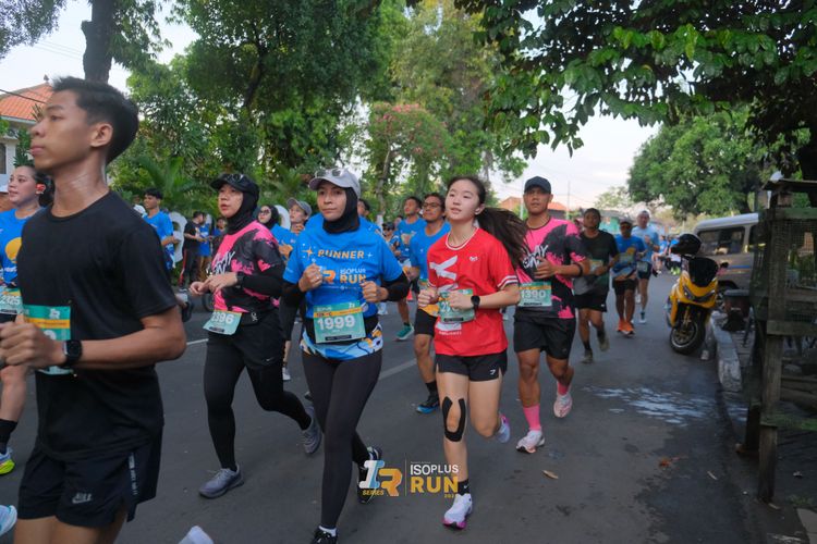 Race photo from Isoplus Run 2024 Surabaya