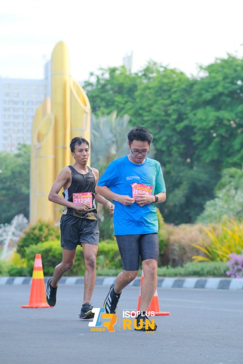 Race photo from Isoplus Run 2024 Surabaya