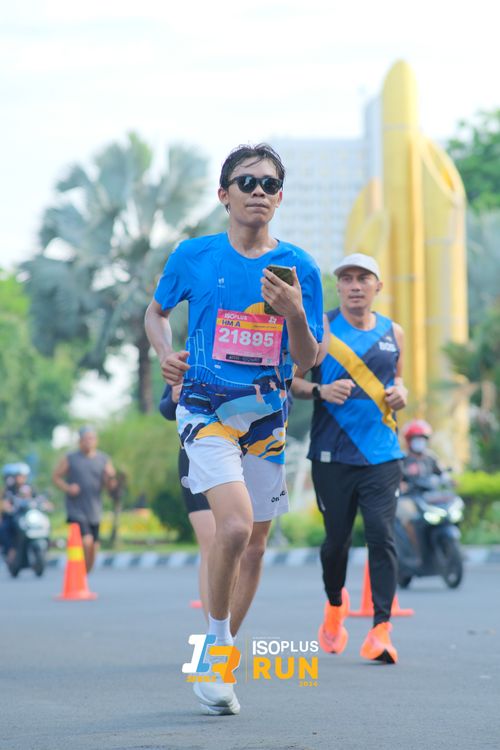 Race photo from Isoplus Run 2024 Surabaya