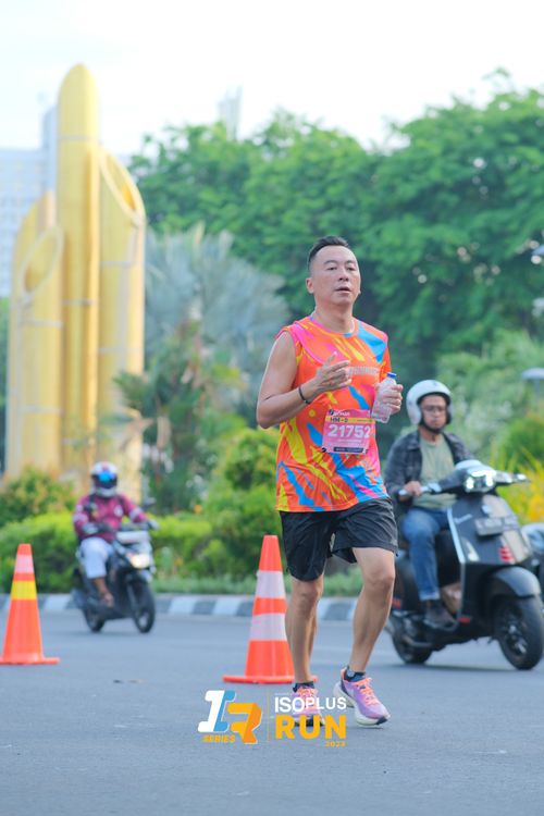 Race photo from Isoplus Run 2024 Surabaya