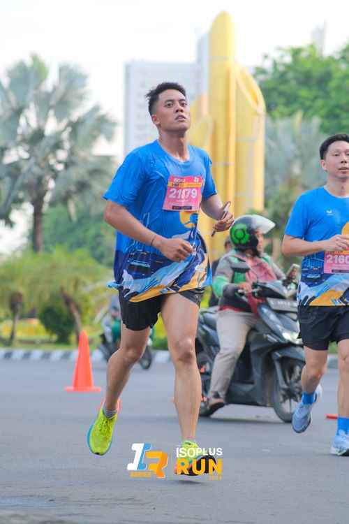 Race photo from Isoplus Run 2024 Surabaya