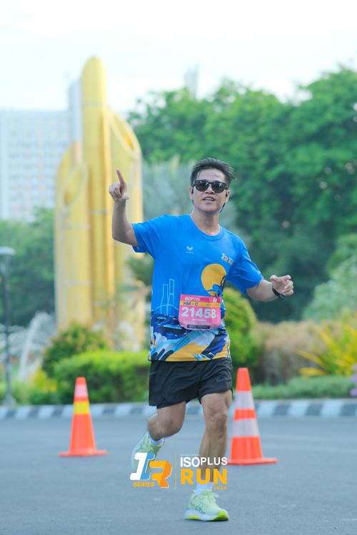 Race photo from Isoplus Run 2024 Surabaya