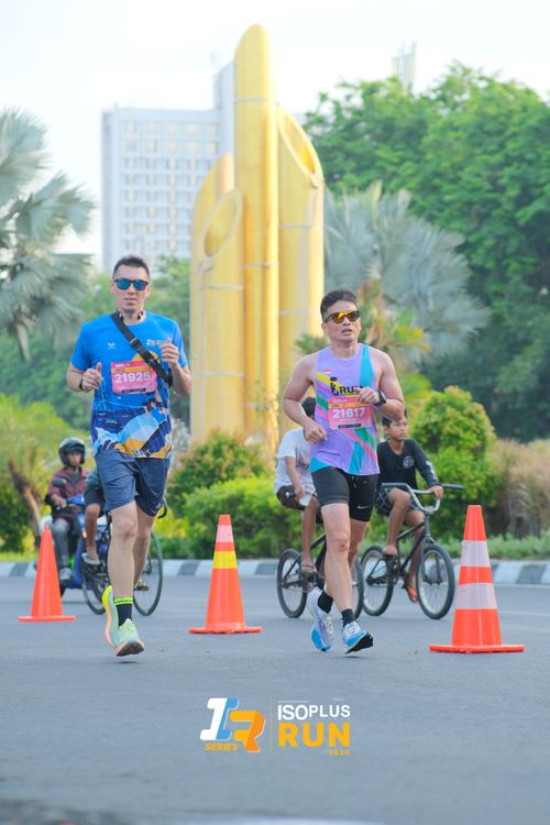 Race photo from Isoplus Run 2024 Surabaya