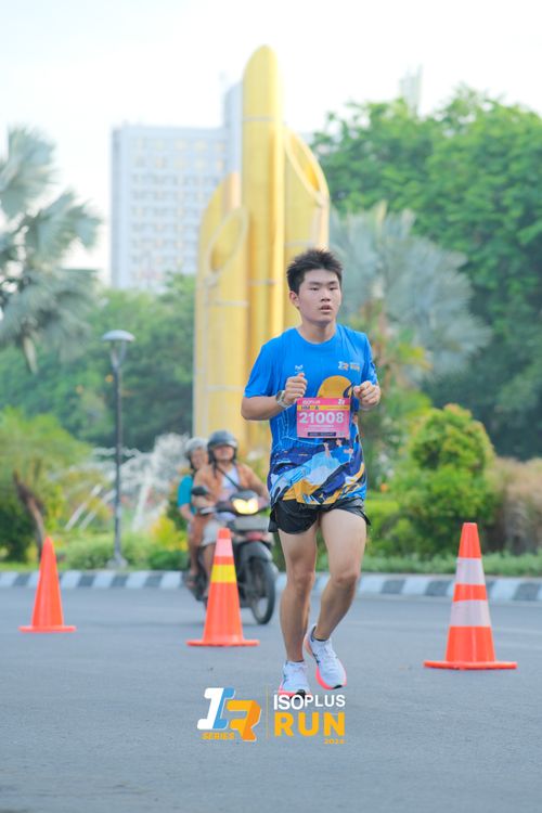 Race photo from Isoplus Run 2024 Surabaya