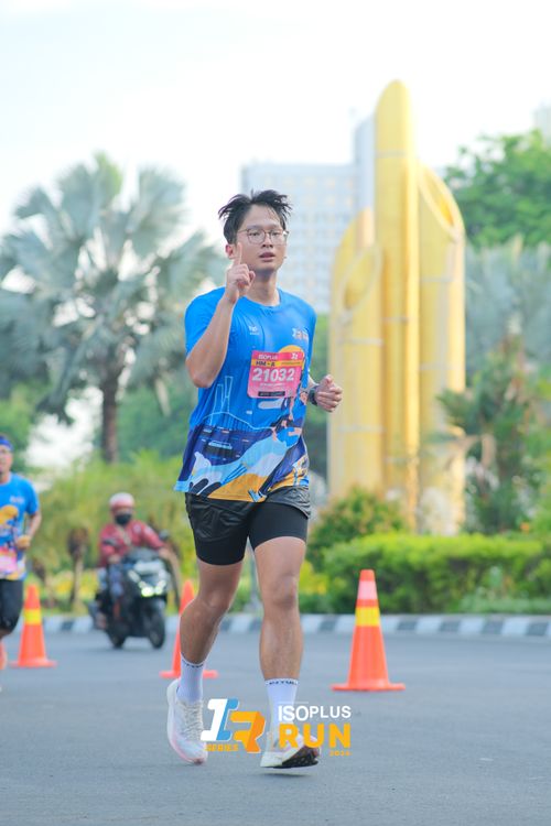 Race photo from Isoplus Run 2024 Surabaya