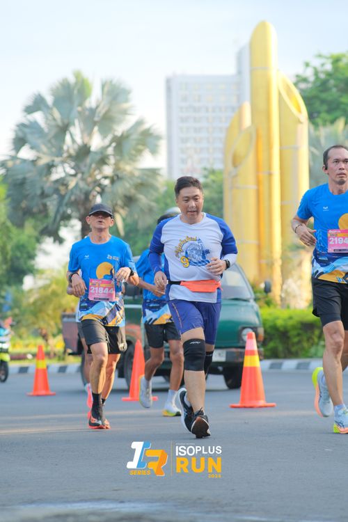 Race photo from Isoplus Run 2024 Surabaya