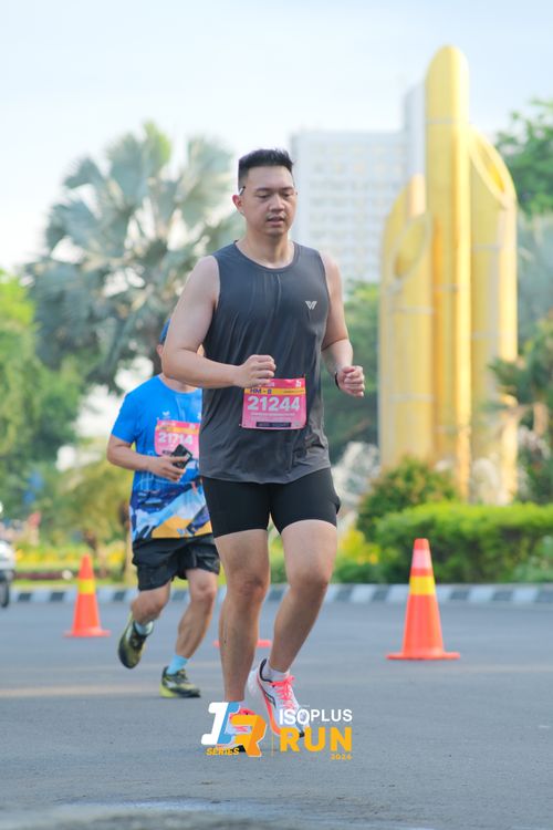 Race photo from Isoplus Run 2024 Surabaya