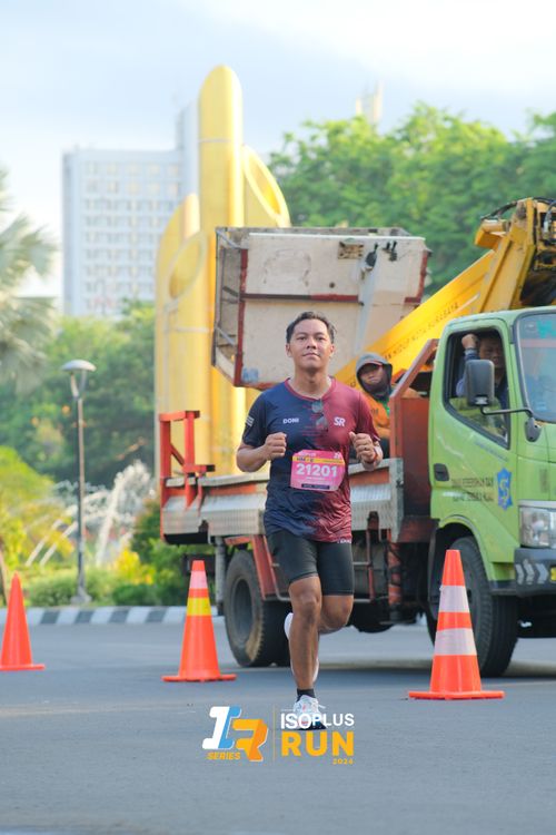 Race photo from Isoplus Run 2024 Surabaya