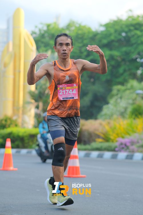 Race photo from Isoplus Run 2024 Surabaya