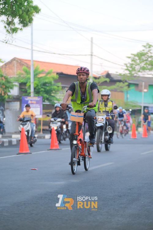 Race photo from Isoplus Run 2024 Surabaya