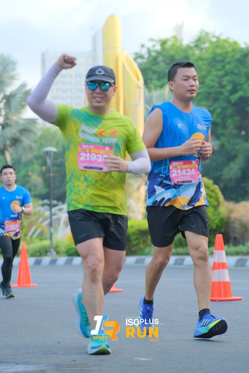 Race photo from Isoplus Run 2024 Surabaya