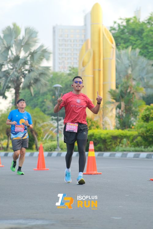 Race photo from Isoplus Run 2024 Surabaya
