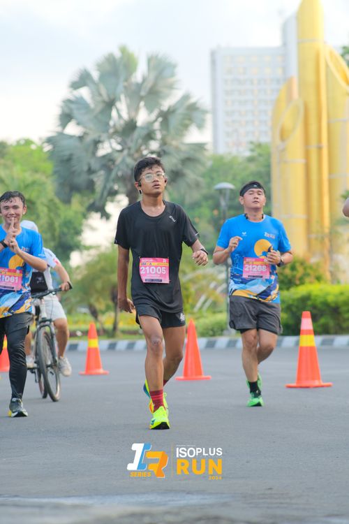 Race photo from Isoplus Run 2024 Surabaya