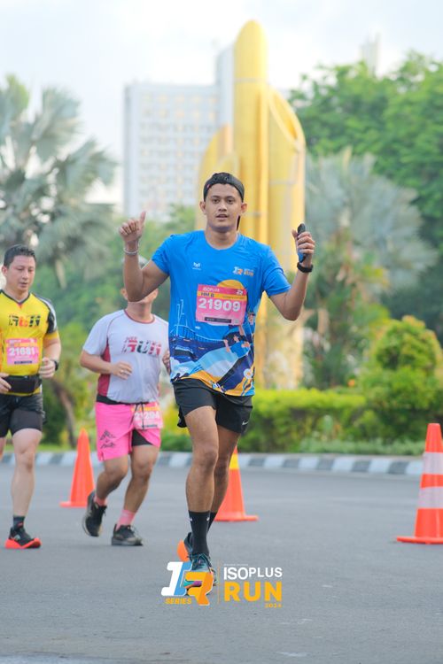 Race photo from Isoplus Run 2024 Surabaya