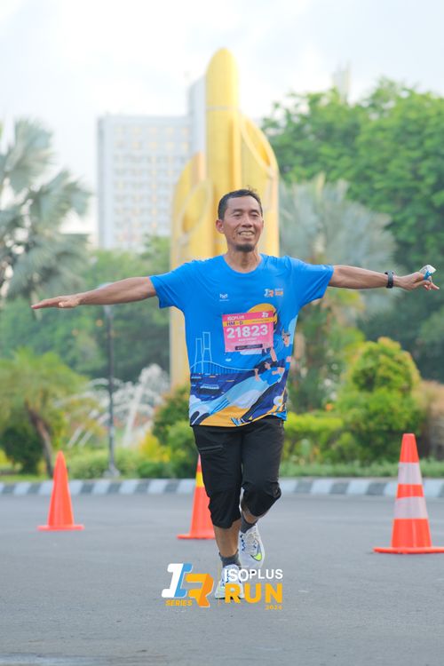 Race photo from Isoplus Run 2024 Surabaya