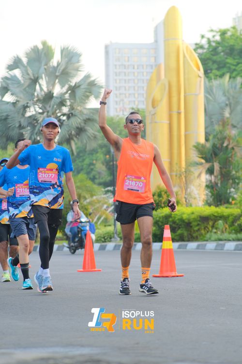 Race photo from Isoplus Run 2024 Surabaya